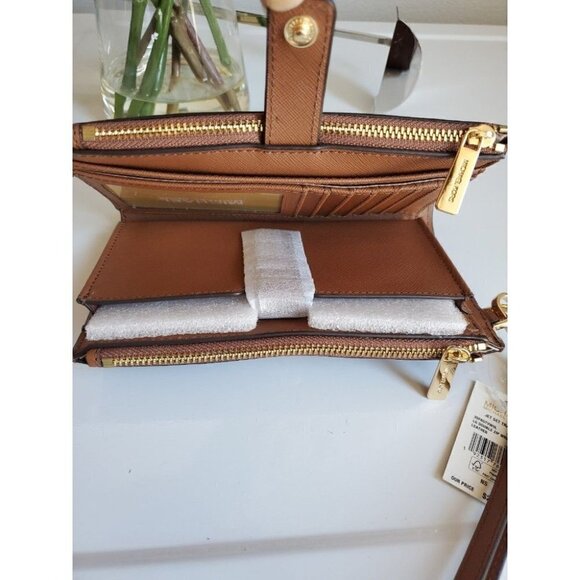 Michael Kors Wallet - Picture 7 of 9